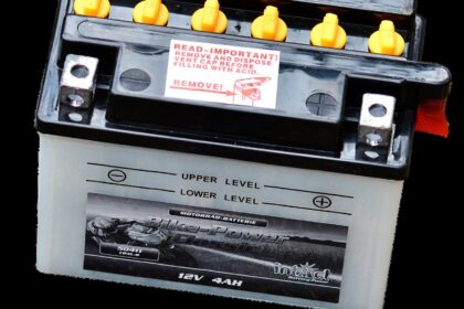 Chargeur batterie de voiture : rôle et importance