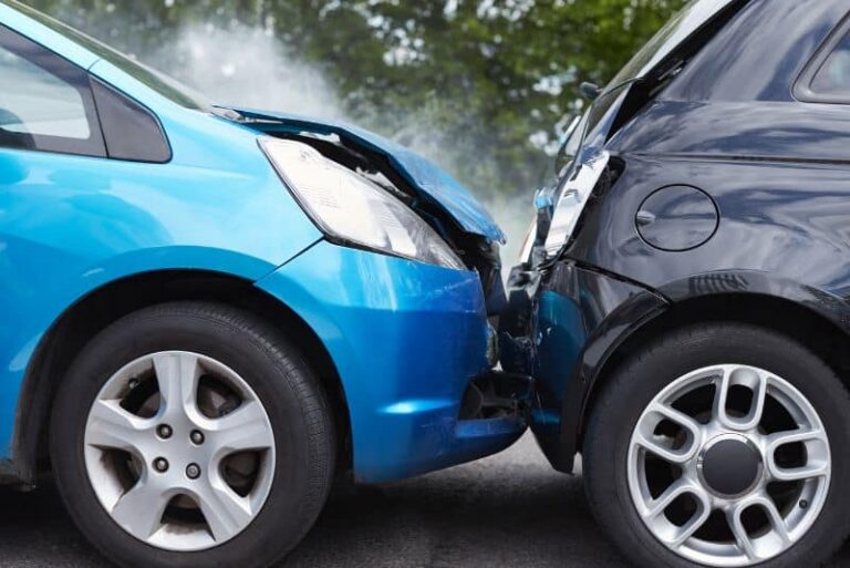 Enfants jouant ensemble, illustrant la transmission de maladies contagieuses