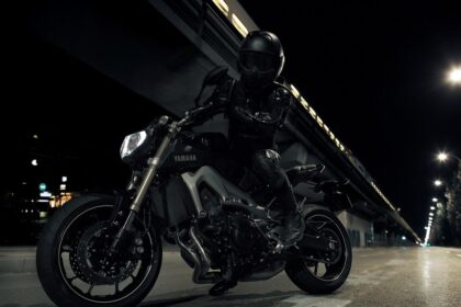 Présentation de la Yamaha MT09, la moto du futur