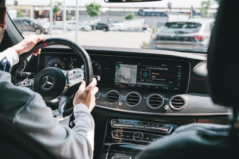 Location de voiture de sport pour jeune conducteur : les meilleures astuces