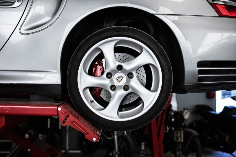 Comment réparer une jante de voiture endommagée ?