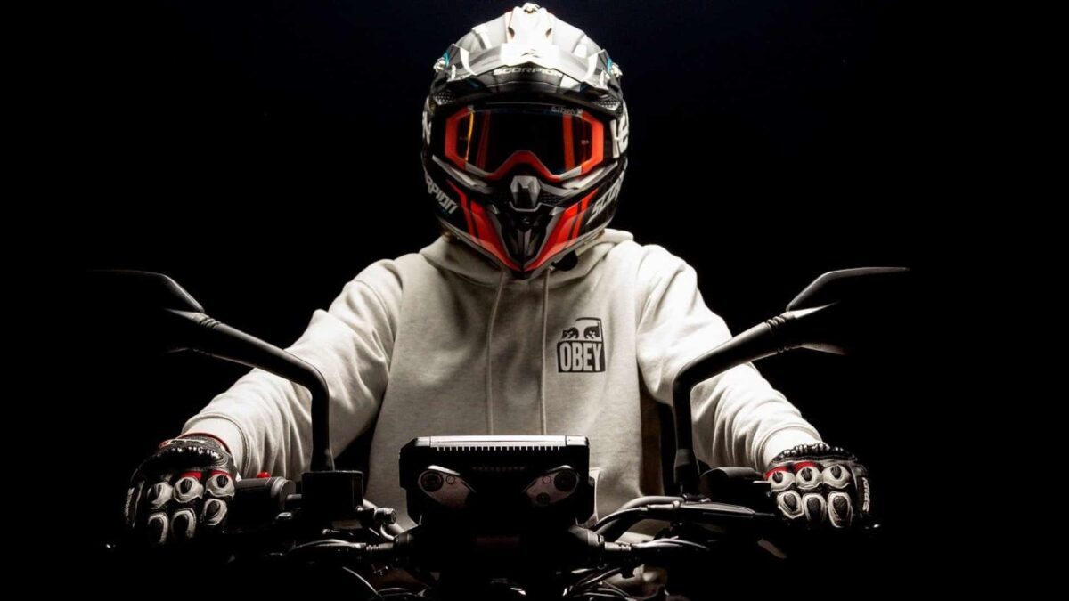 Comment mettre une moto dans un fourgon ?