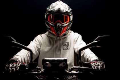 Comment mettre une moto dans un fourgon ?