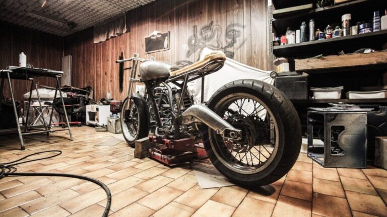 Réparer une moto avec des pièces détachées, c’est possible !