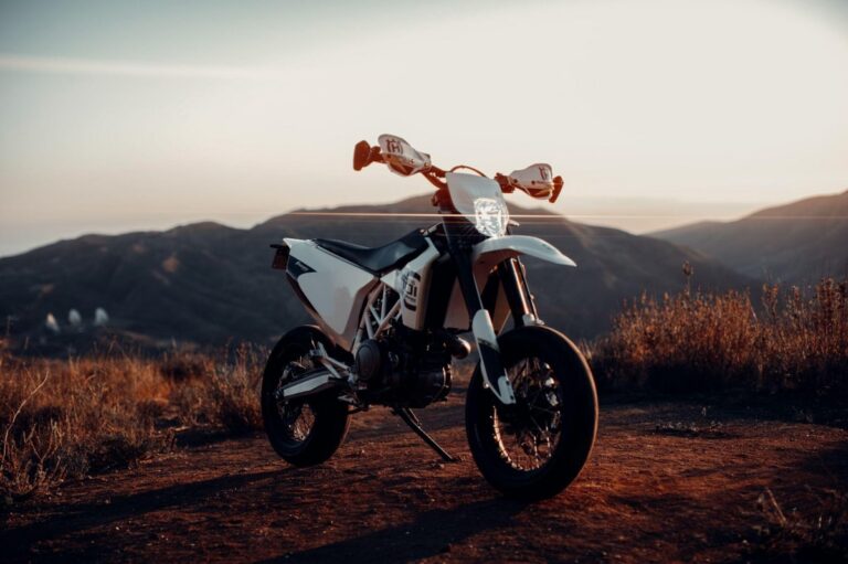 Les différents styles de moto Supermotard : ce qu’il faut savoir